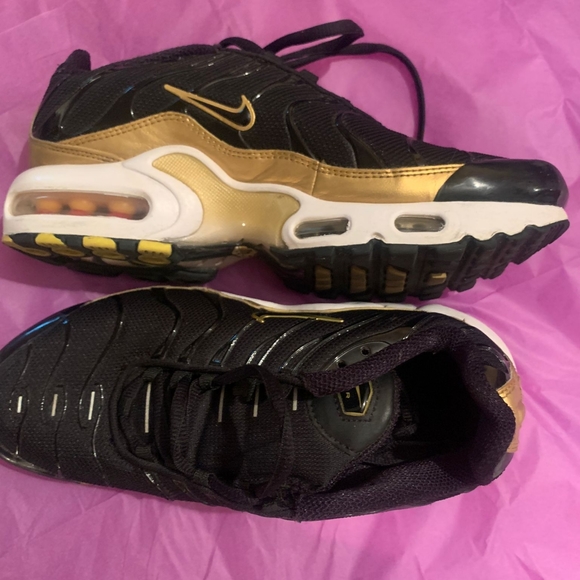 Youth Nike Air Max Plus TN 4.5 Y US. Pre-Loved. AUTHENTIC - Picture 2 of 5